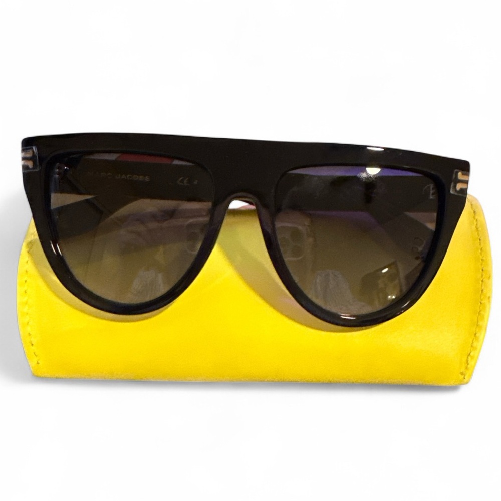 Marc Jacobs Sunglasses with Yellow Case -NWOT